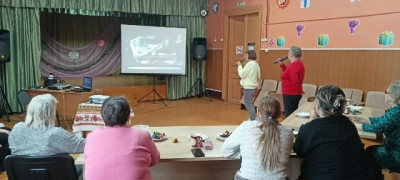 Фото новости:Лазаревский Дом культуры. Атмосферный караоке-вечер «Если в сердце живёт песня».